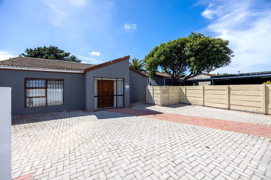 3 Bedroom Property for Sale in Table View Western Cape